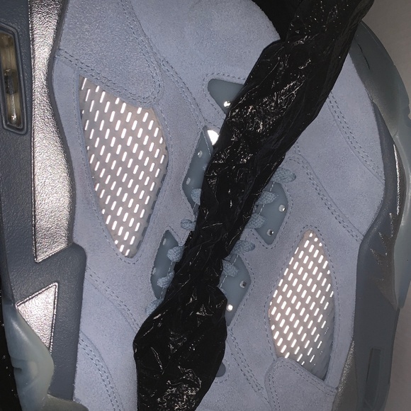 Woman’s air Jordan - Picture 2 of 2